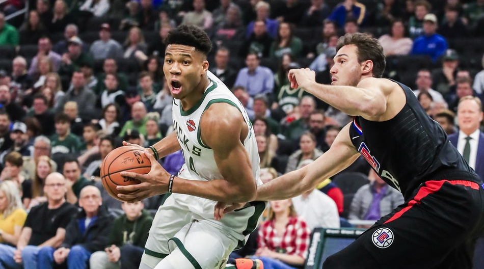 Bùng nổ với 34 điểm, "Á Thần" Giannis Antetokounmpo vẫn chưa vượt qua được chấn thương