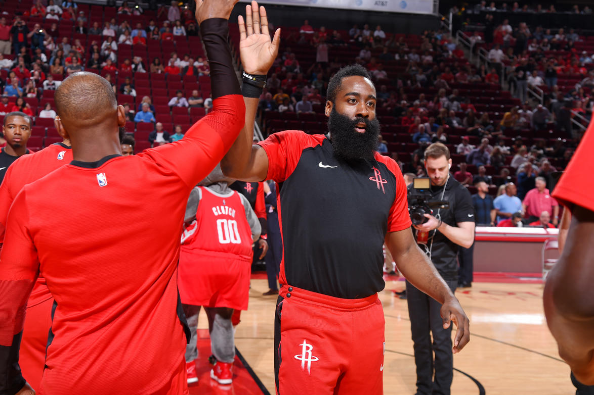 James Harden chẳng cần quá nóng máy nhưng đối thủ cũng tự đầu hàng