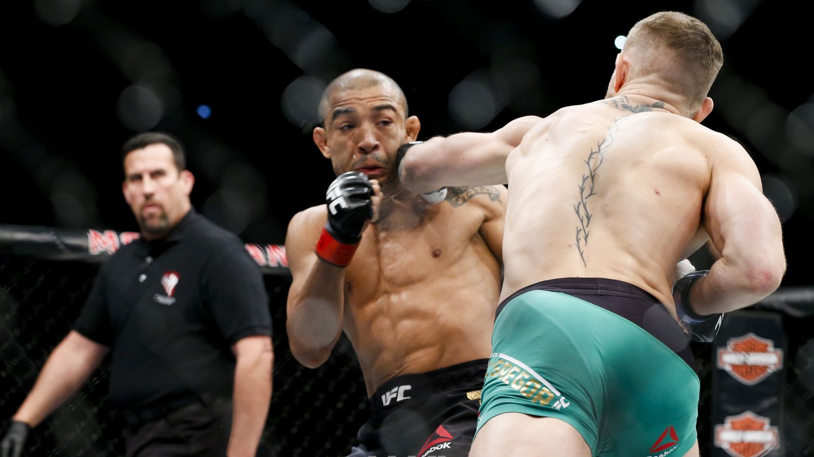 Vừa giải nghệ, Conor McGregor bất ngờ đòi tái đấu Jose Aldo