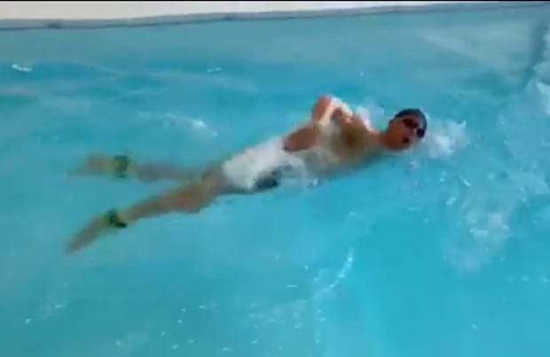 Tin bóng đá 31/3: Ronaldo tập luyện hồi phục theo kiểu... Songoku Tin bóng đá 31/3: Ronaldo tập luyện hồi phục theo kiểu... Songoku
