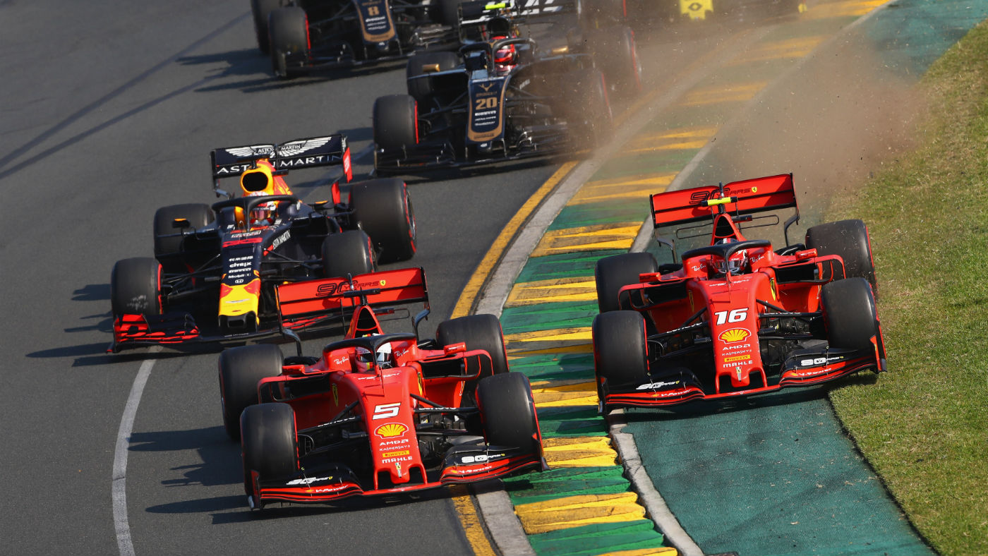 Thể thao 24h: Lewis Hamilton quay về trụ sở của đội đua Mercedes để tìm ra lí do xe hư