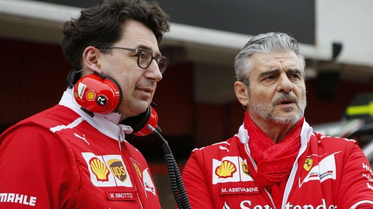 Thể thao 24h: Ông trùm F1 ủng hộ Vettel soán ngôi vô địch của Hamilton