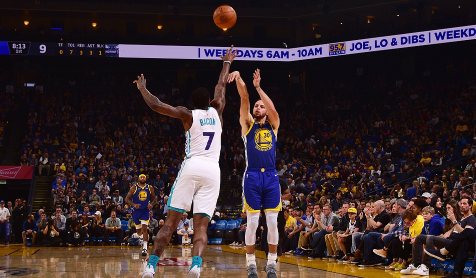 Bếp trưởng Stephen Curry "làm lẩu" cả Hornets bất chấp DeMarcus Cousins bị đuổi