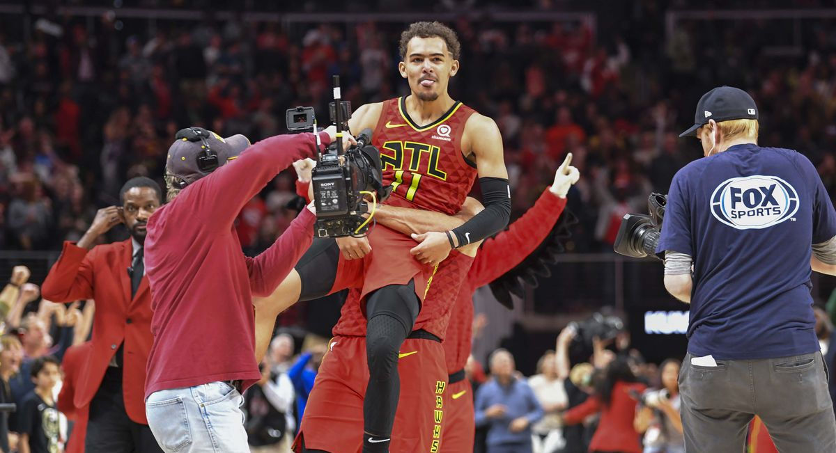 Cả NBA sửng sốt với cú buzzer-beater thần thánh của Trae Young trong hiệp phụ