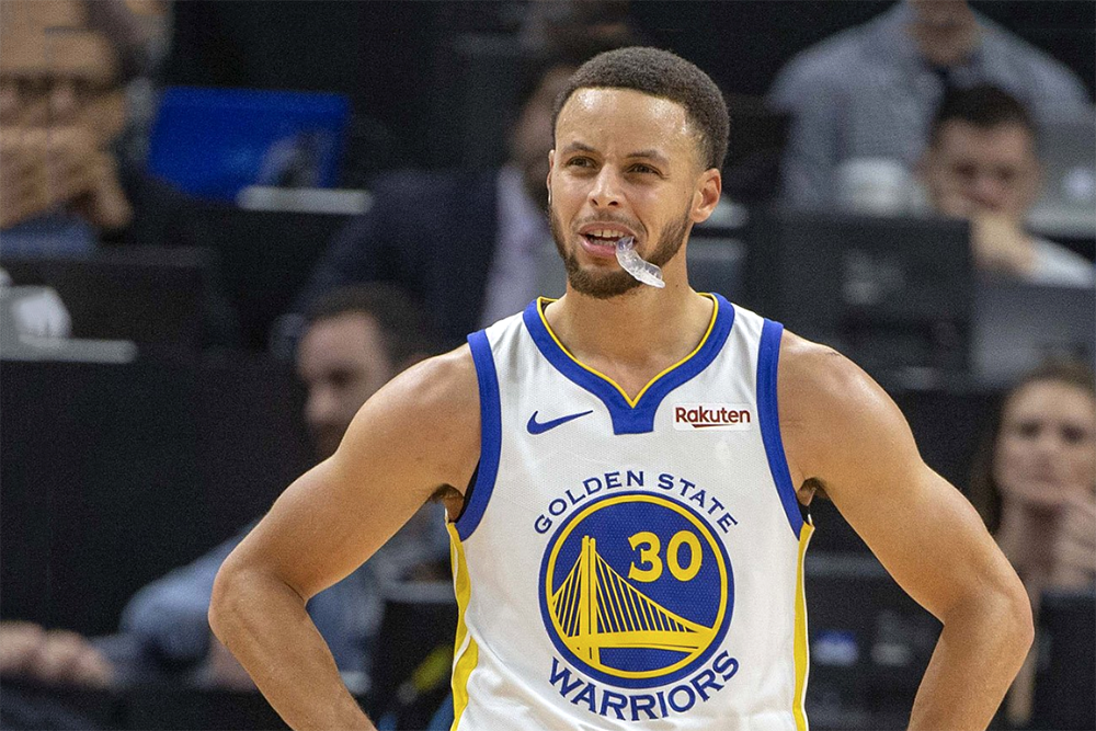 Stephen Curry và Kevin Durant cho rằng trọng tài đã sai, nhưng NBA thì nói điều ngược lại