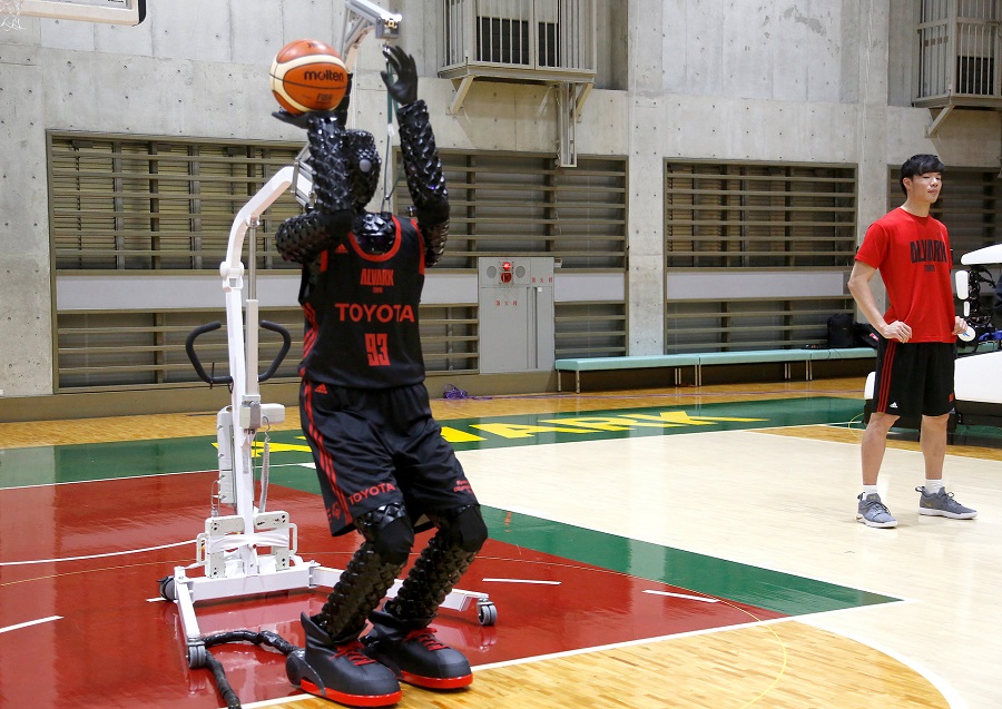 Cue 3 - Robot ném 3 điểm khiến Stephen Curry phải khóc thét