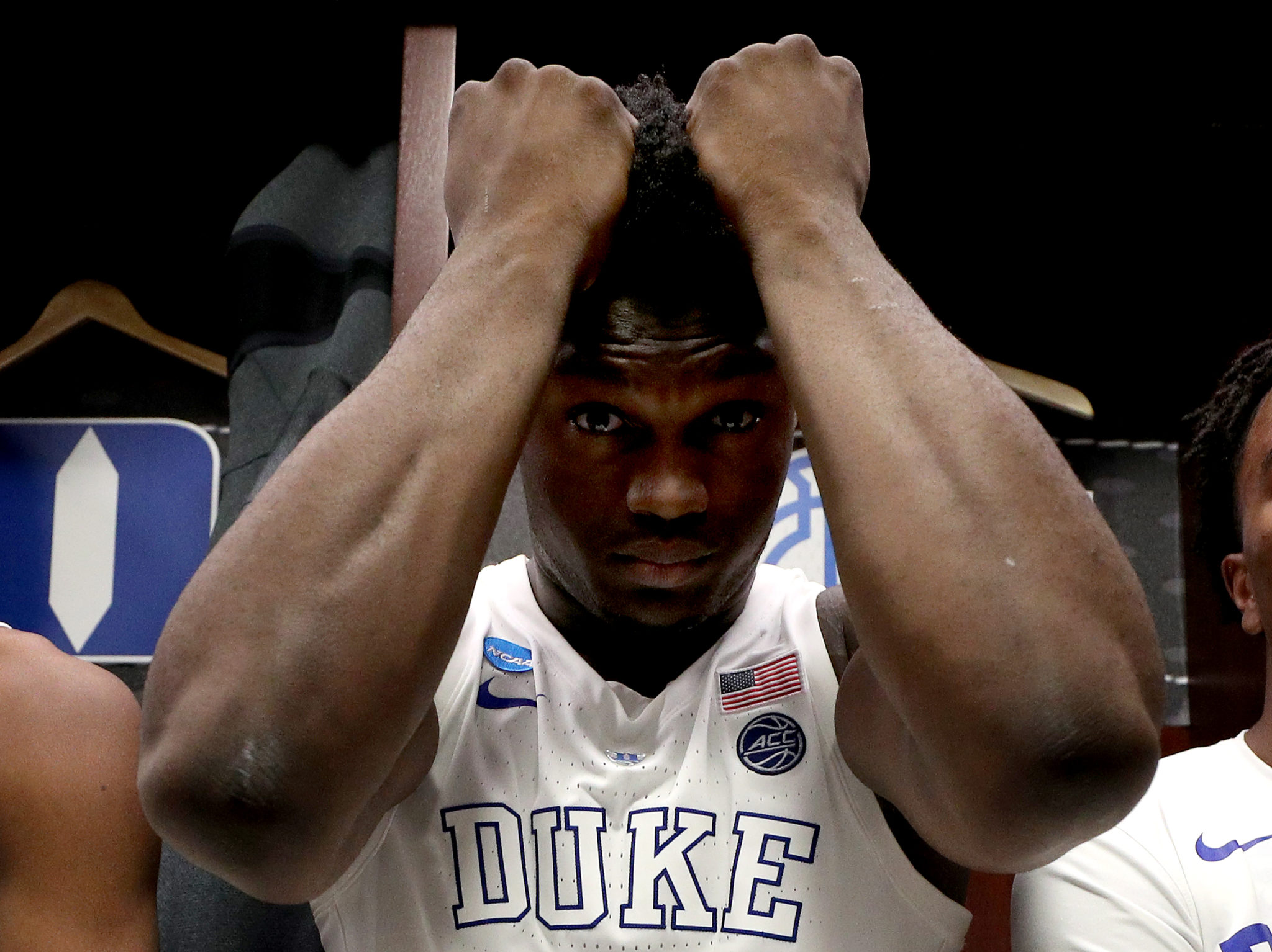 Vì sao hiện tượng Zion Williamson nên đi theo bước chân của LeBron James?