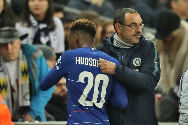 Sarri “cứng đầu” đã đến lúc đầu hàng trước sức ép về Hudson-Odoi ở Chelsea?