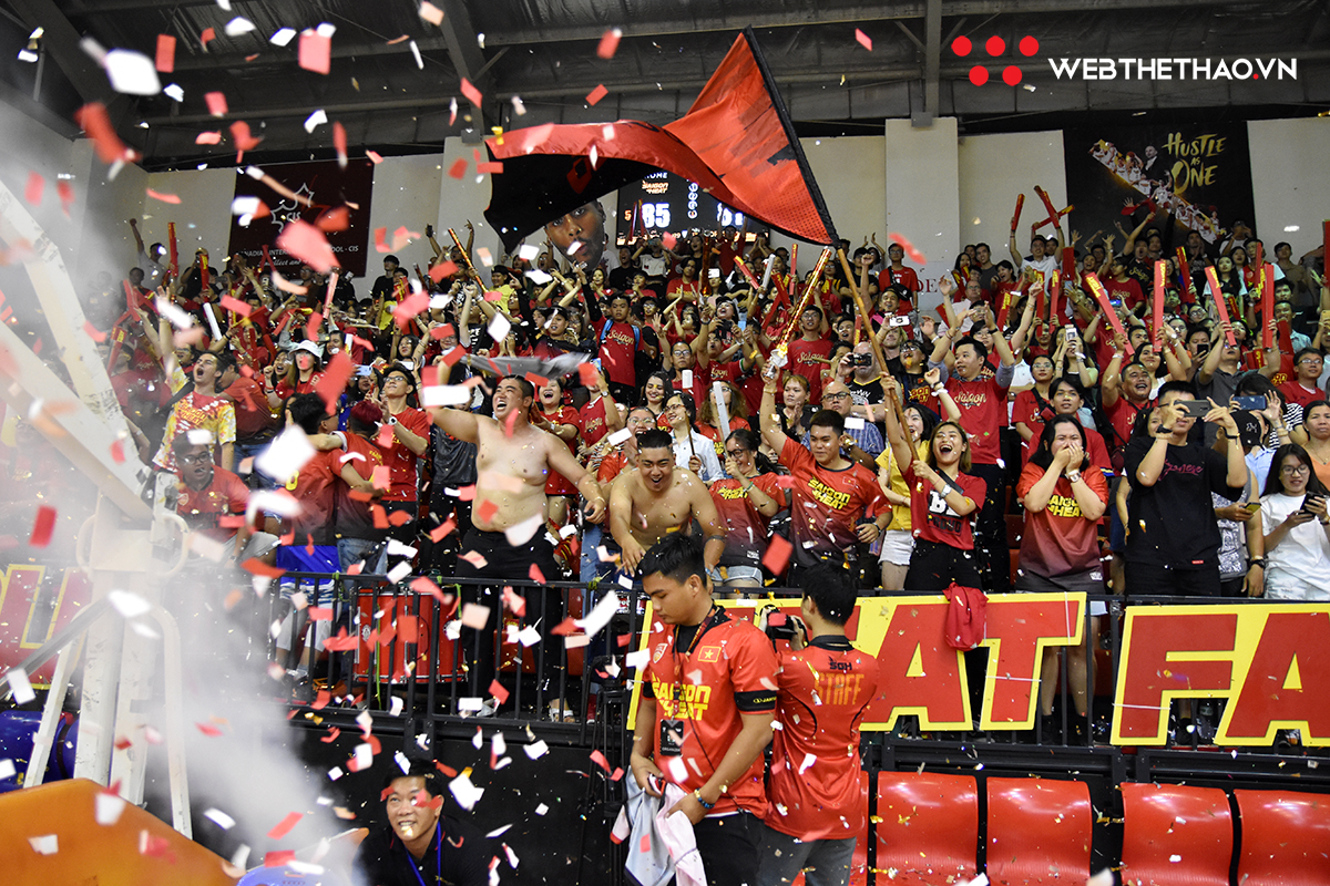 50 sắc thái người hâm mộ Saigon Heat trong ngày đội bóng con cưng phá dớp Playoffs kéo dài 7 năm