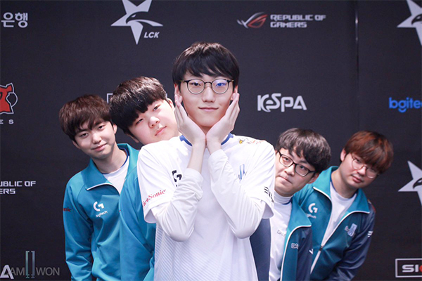 Kingzone DragonX quét sạch DAMWON Gaming tiến tới trận bán kết với SK Telecom T1