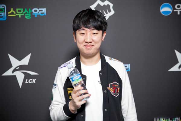 Khan SKT: Ưu tiên của tôi là chơi tốt và cho người hâm mộ thấy những gì tôi có thể làm tại LCK Mùa Xuân năm nay Khan SKT: Ưu tiên của tôi là chơi tốt và cho người hâm mộ thấy những gì tôi có thể làm tại LCK Mùa Xuân năm nay