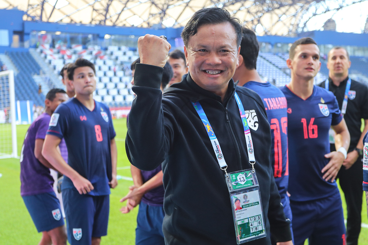 Không phải Kiatisuk, đây có thể là thầy mới của Văn Lâm tại Muangthong Utd?