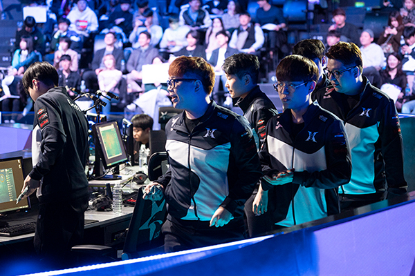 Fan cảm thấy ra sao trước cuộc đọ tài giữa Kingzone DragonX và DAMWON Gaming tại vòng 1 Playoffs LCK mùa Xuân 2019