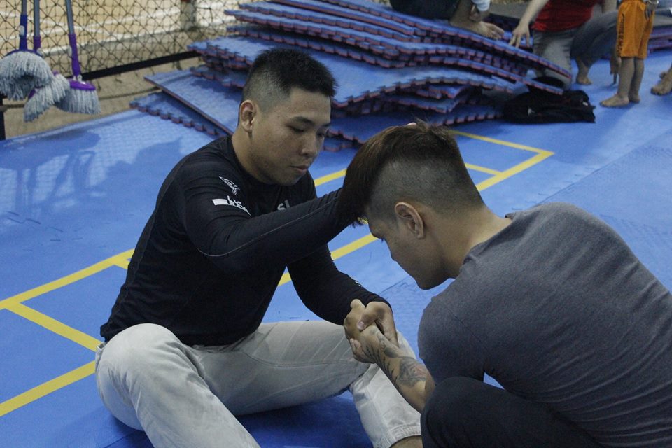 Xem thần tượng "ăn hành" đưa Vòng Phú đến Ju-Jitsu