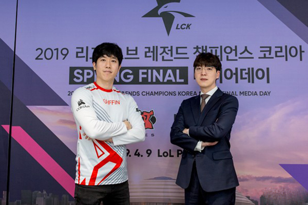Chung kết LCK Mùa xuân 2019 không chỉ là cuộc đối đầu giữa SKT vs GRF mà còn là cuộc đối đấu giữa 2 HLV tốt nhất LCK 2019