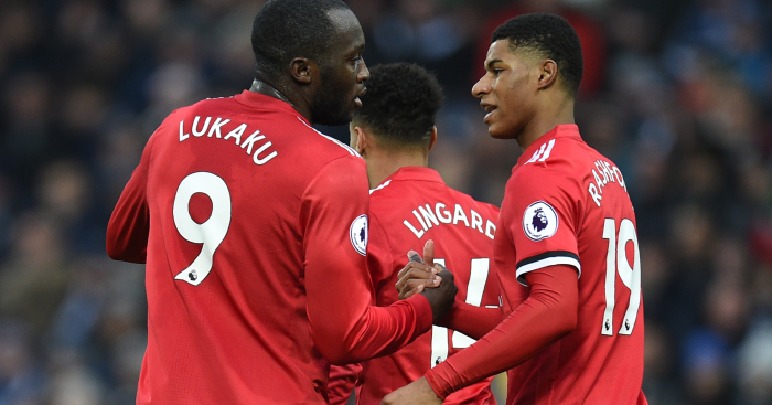 CĐV MU chọn ai giữa Rashford và Lukaku cho hàng công trận gặp Barca?