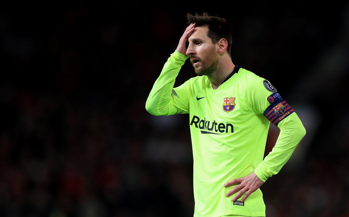 Tiết lộ sốc: Messi không thể thở bình thường sau pha va chạm kinh hoàng với Smalling