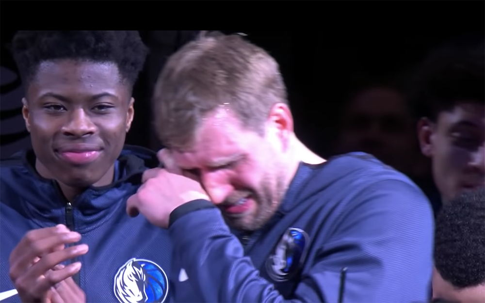Ngay cả đội bóng kình địch cũng làm Dirk Nowitzki rơi nước mắt: Huyền thoại đích thực là đây chứ đâu