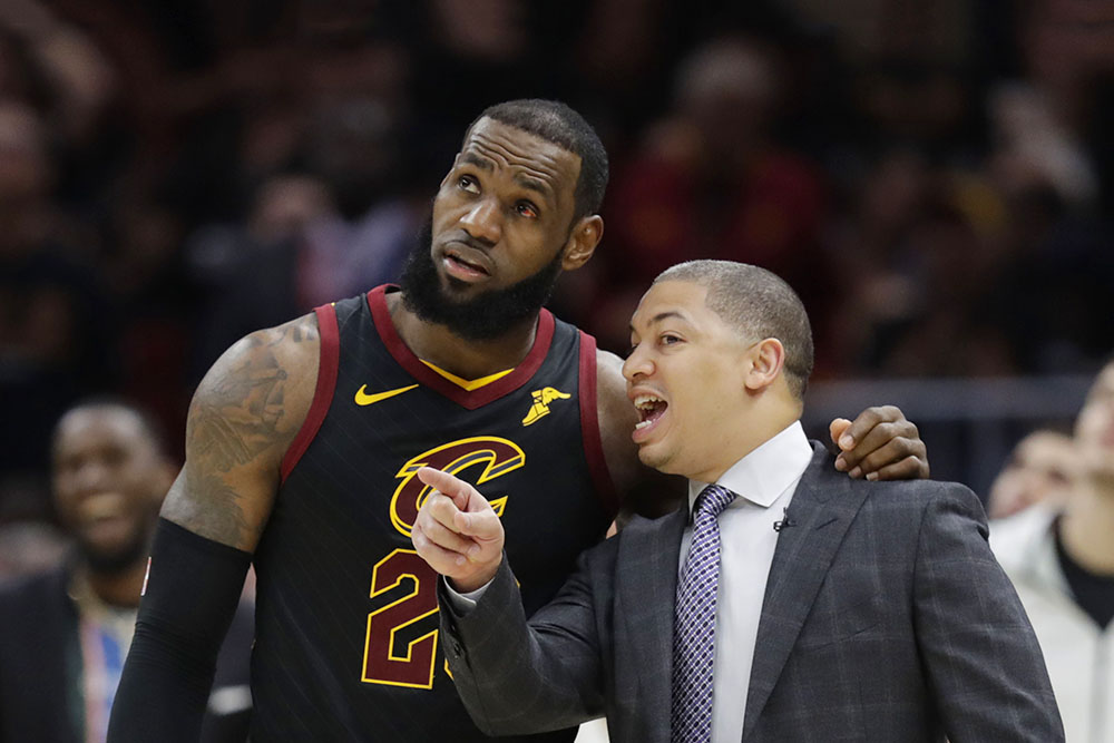Bị mọi người ghét bỏ, nhưng ông Tyronn Lue lại là người hoàn hảo cho Los Angeles Lakers vào lúc này