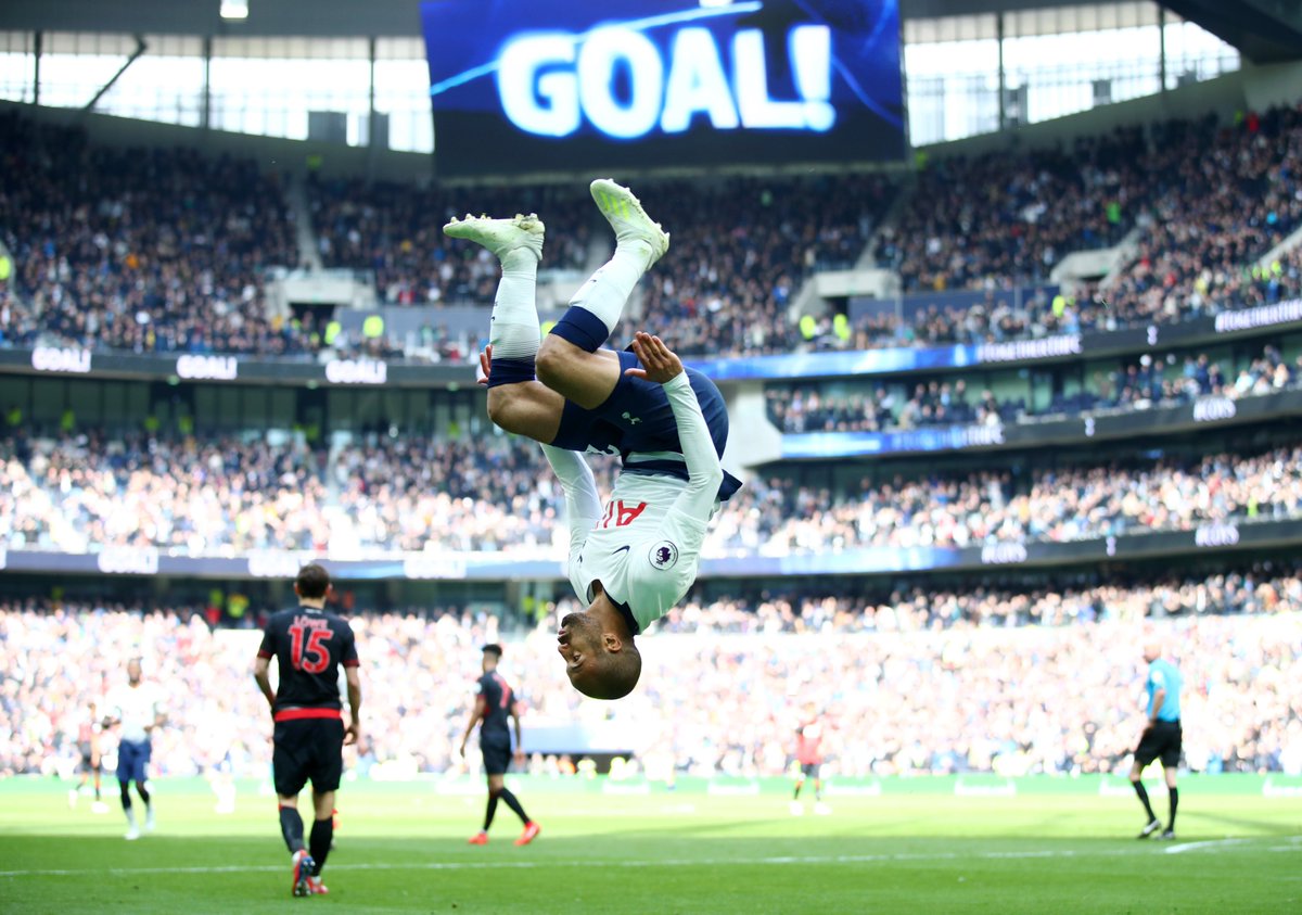 Kết quả Tottenham vs Huddersfield (4-0): Moura lập hat-trick, Tottenham đòi lại top 3