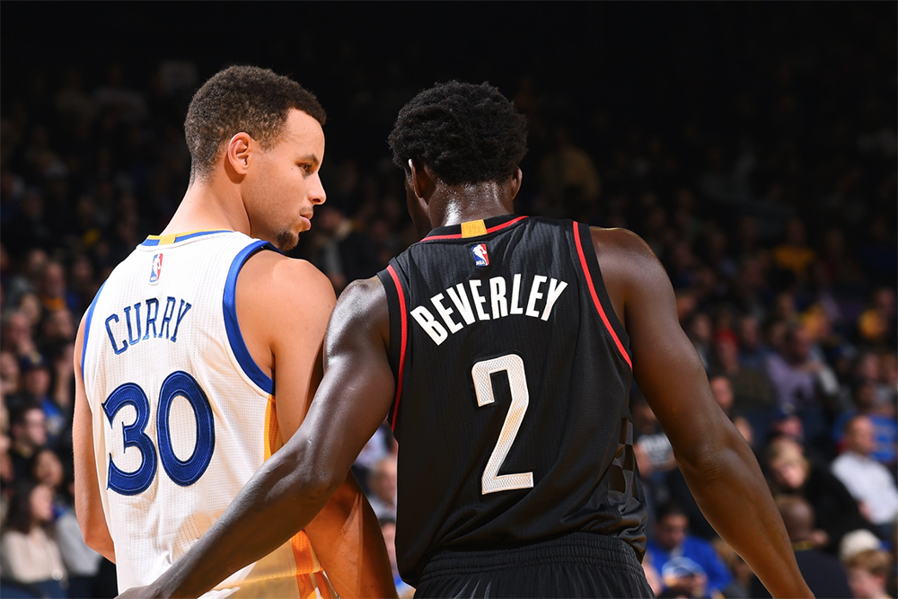 Chấp Patrick Beverley trash talk, Stephen Curry chẳng thèm đoái hoài