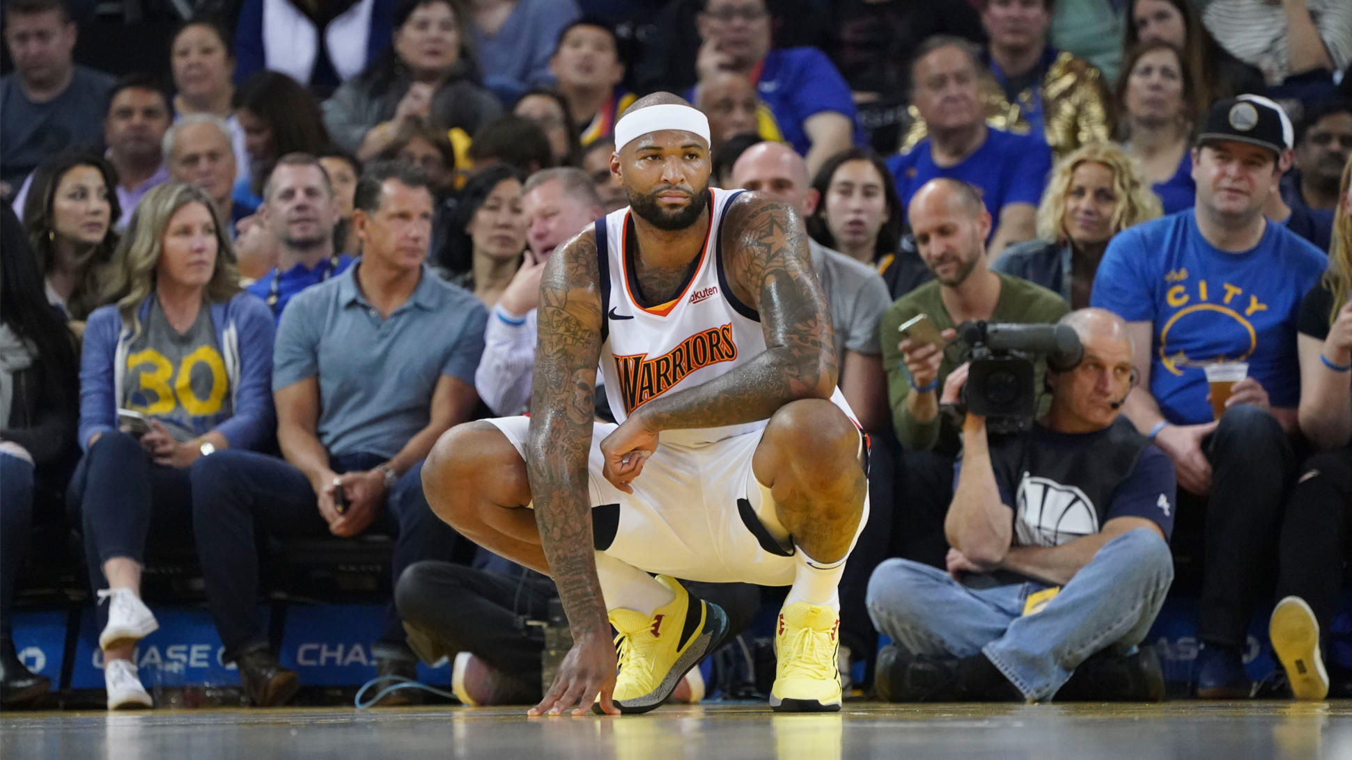 DeMarcus Cousins mua quà "buff tinh thần" cho anh em Warriors tại NBA Playoffs 2019