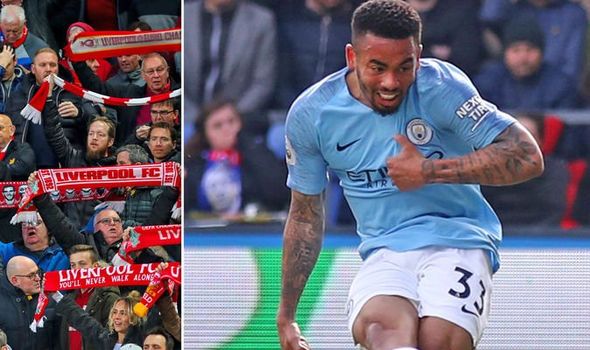 Vì sao De Bruyne quát Aguero và CĐV Liverpool kêu gọi sử dụng VAR tại giải Ngoại hạng?