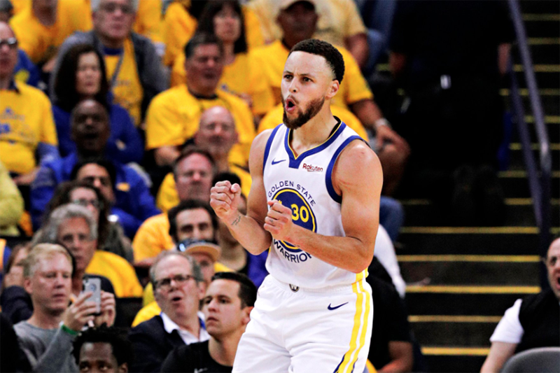 Vượt qua huyền thoại Ray Allen, Stephen Curry trở thành "thánh" ném 3 của Playoffs NBA