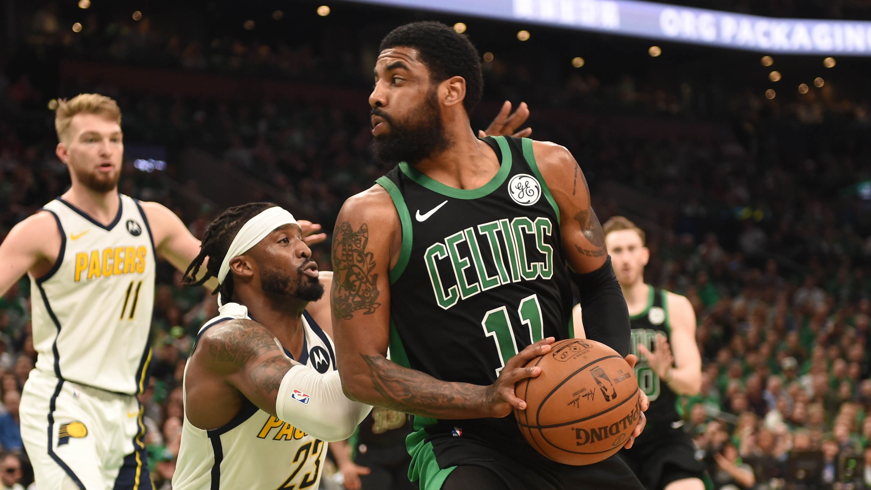 Kyrie Irving gánh Boston Celtics lật kèo ngoạn mục với hiệp 3 đi vào lịch sử