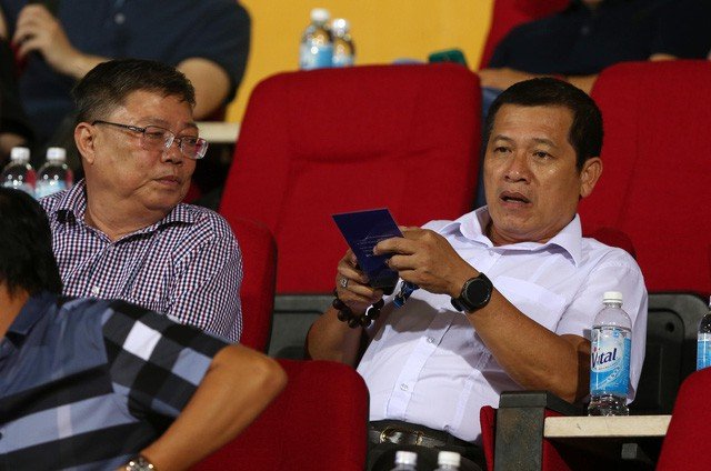 Bi hài chuyện VAR - không VAR: Thôi thì có còn hơn không!