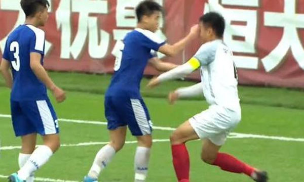 Bạn có ác với một cầu thủ U17?