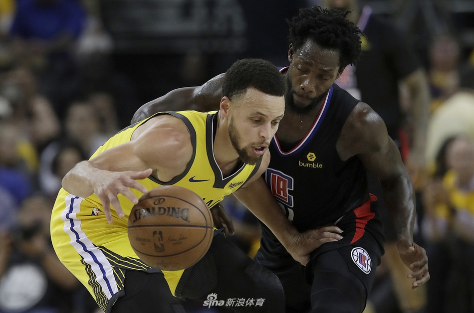 Choáng váng với pha "quăng game" 31 điểm lịch sử của Golden State Warriors
