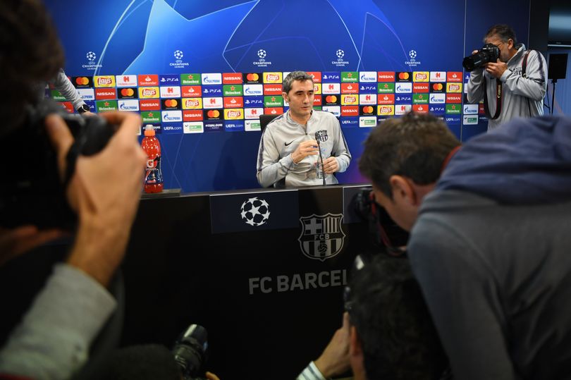 HLV Valverde tiết lộ vũ khí của MU khiến Barca lo sợ nhất
