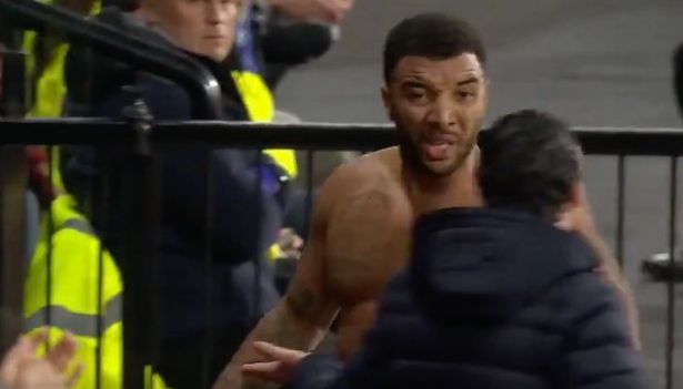 Troy Deeney nói gì với HLV Emery sau khi bị đuổi khỏi sân trong trận Watford thua Arsenal?