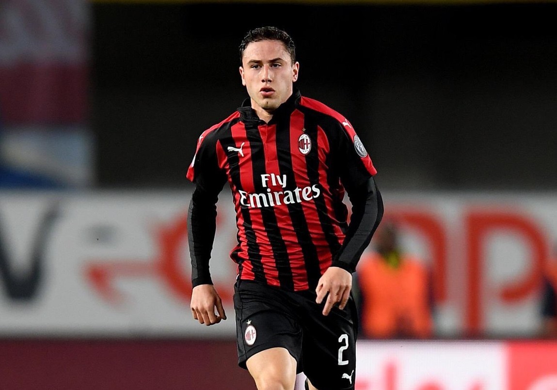 Tin chuyển nhượng tối 18/4: MU lôi kéo hậu vệ phải của AC Milan