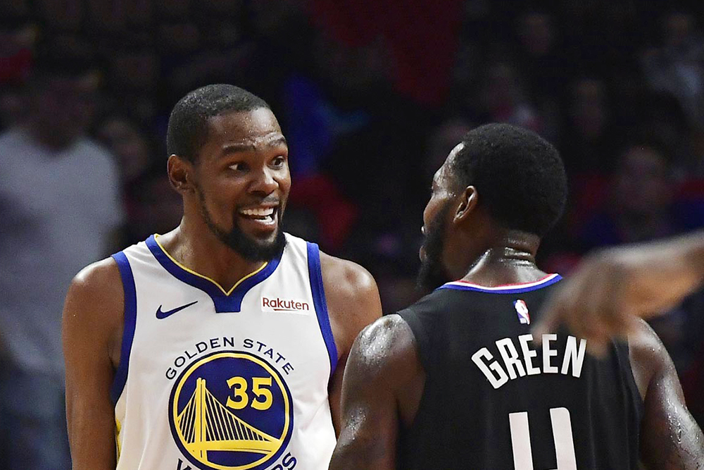 Kevin Durant dính lỗi kỹ thuật điên rồ đến nỗi hội trọng tài NBA phải rút lại quyết định thổi phạt