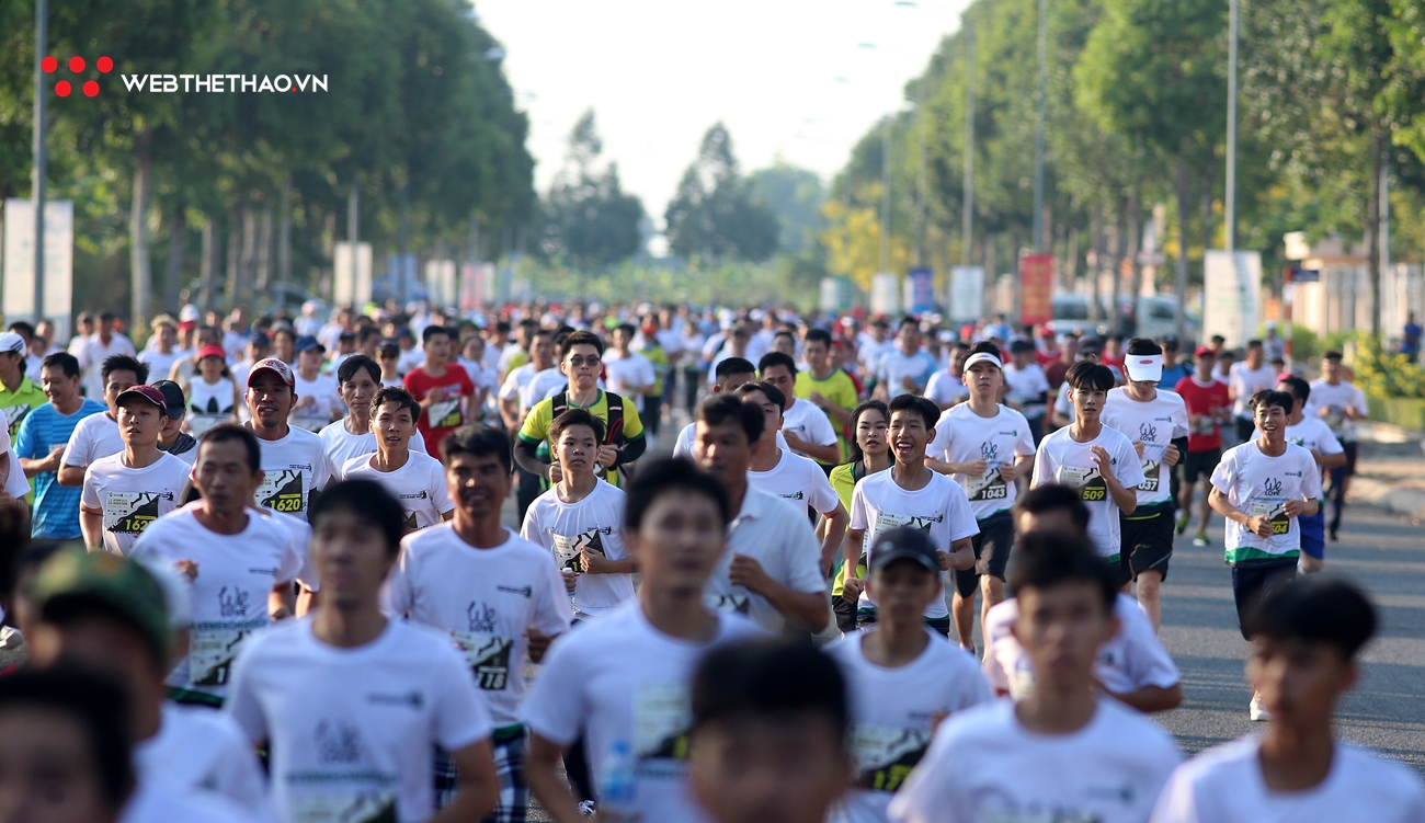 Chùm ảnh: "Dòng lũ" ở Mekong Delta Marathon 2019