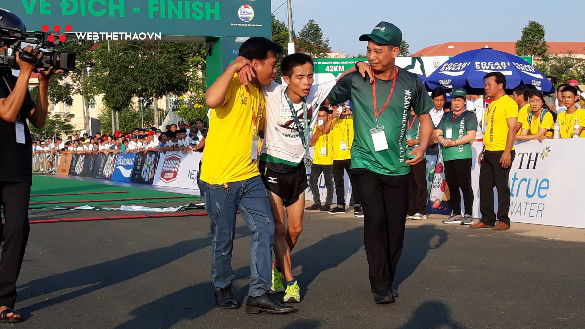 Cú rút đích ‘ngã quỵ’ của nhà vô địch 42km Mekong Delta Marathon 2019