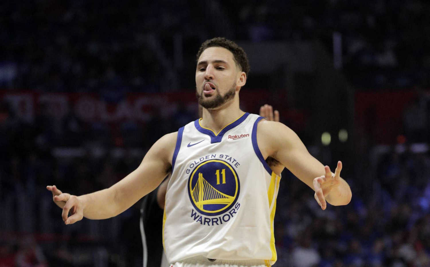 Bí mật giúp Klay Thompson tỏa sáng trong Game 4 chính là... bóng chuyền bãi biển