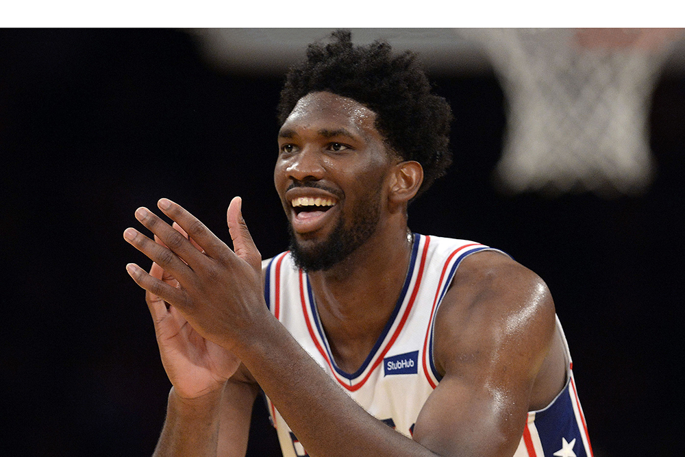 Vừa thắng trận, Joel Embiid tranh thủ vừa gáy, vừa đá xéo Stephen Curry và Golden State Warriors