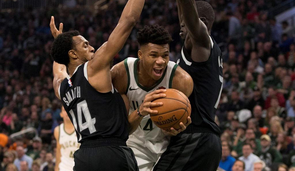 Đòn kết liễu của "Á Thần" Antetokounmpo buộc Blake Griffin phải chia tay NBA Playoffs 2019