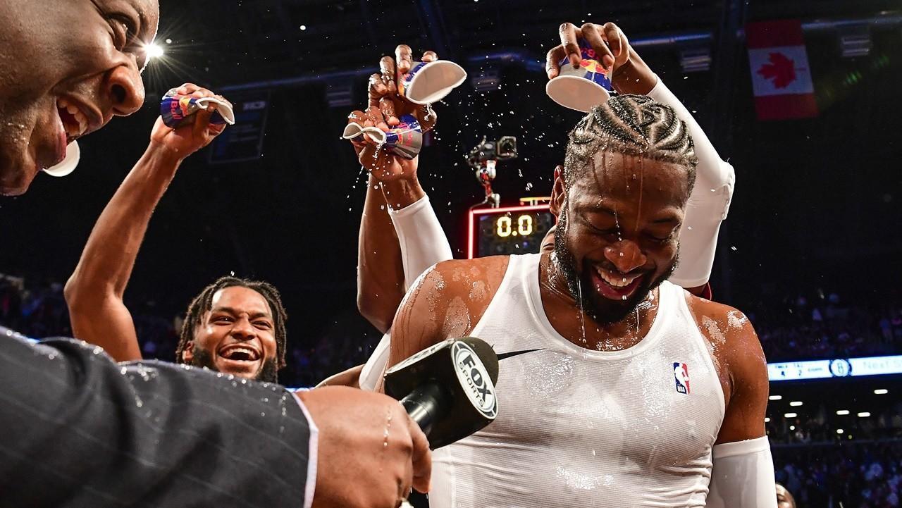 Dù đã giải nghệ, Dwyane Wade vẫn gây nên cuộc chiến kịch liệt giữa 2 kênh thể thao đình đám