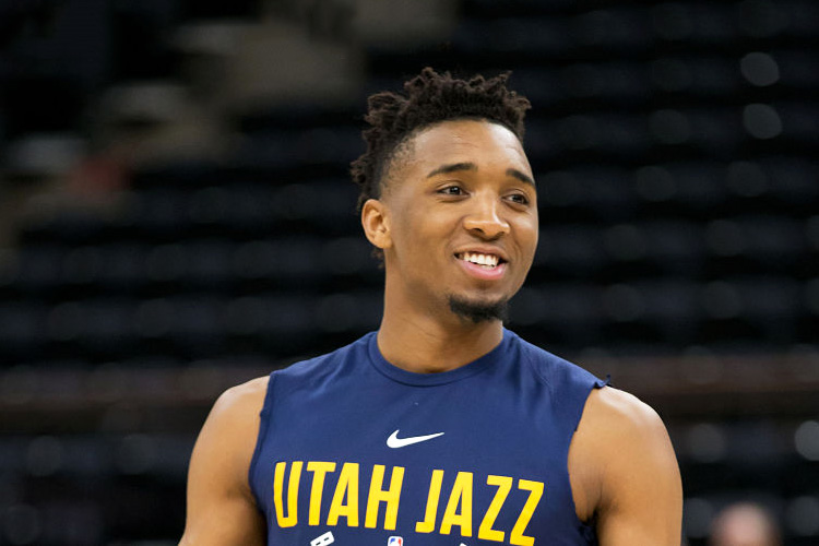 Phát hiện Donovan Mitchell ra tay nghĩa hiệp ngay trước trận đấu bùng nổ: Anh hùng của Utah là đây chứ đâu