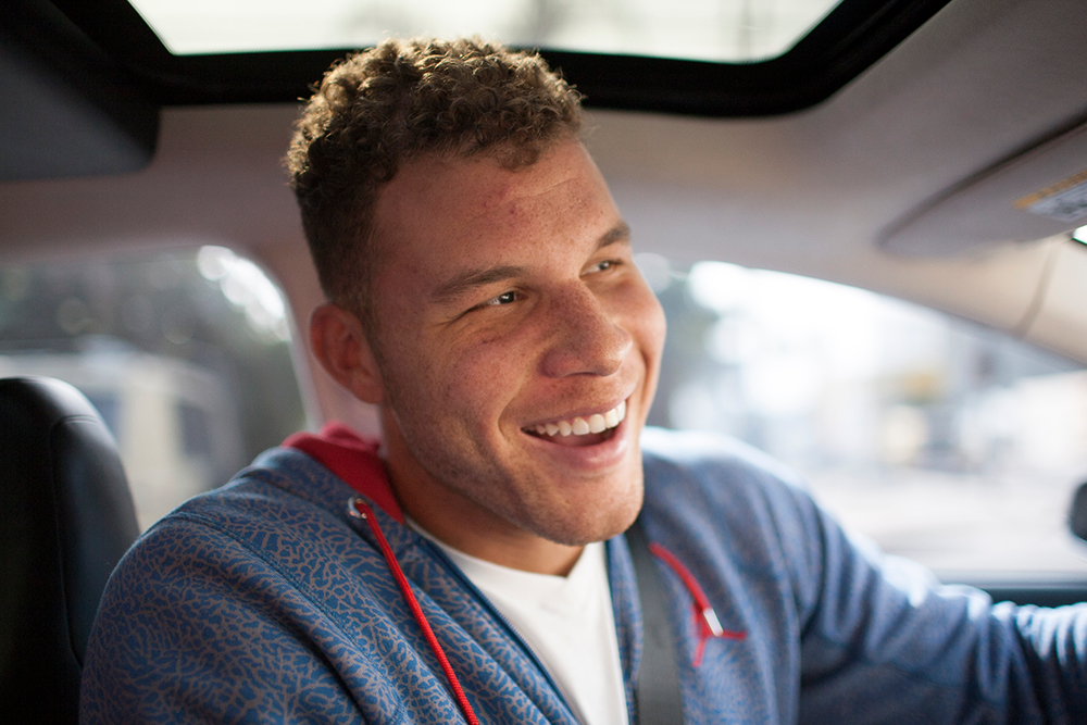 Sau trận đấu anh hùng, Blake Griffin tiếp tục làm fan Detroit Pistons xiêu lòng với nghĩa cử đẹp trong phòng họp báo