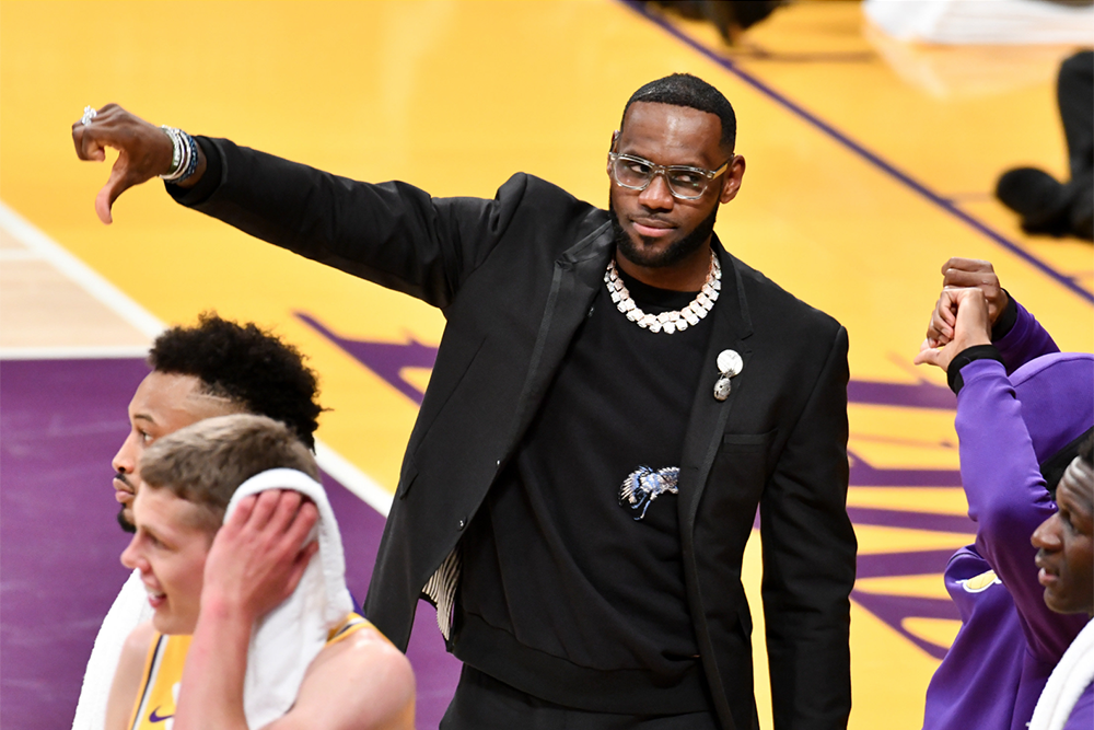 Bị ESPN tố xích mích với Los Angeles Lakers, LeBron James phản pháo cực chất