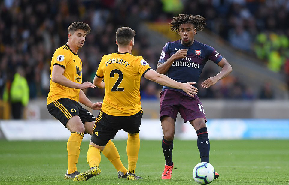 Đại bác Ruben Neves, thất bại kỷ lục của Arsenal và những điểm nhấn ở trận thua sốc Wolves
