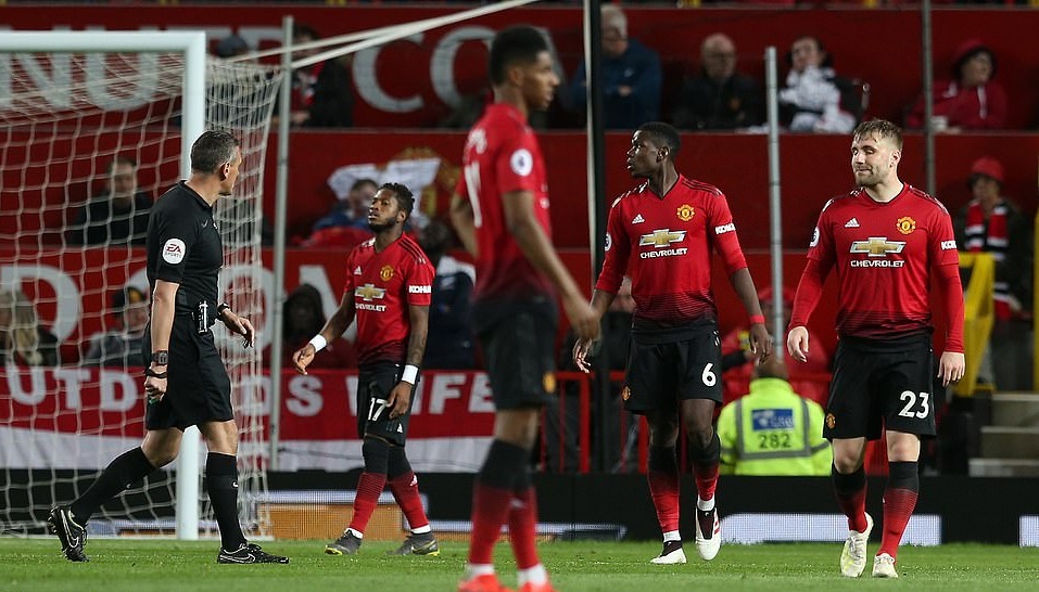 Marcus Rashford hé lộ nội tình phòng thay đồ MU sau thất bại trước Man City