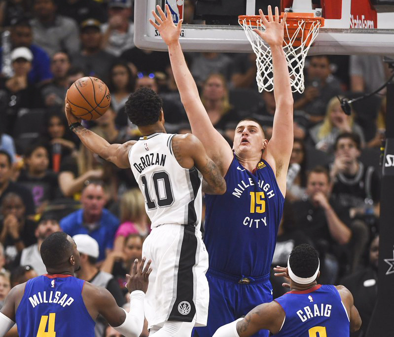 Bị dồn vào chân tường, San Antonio Spurs bật lại cực mạnh để ép Denver Nuggets đến Game 7