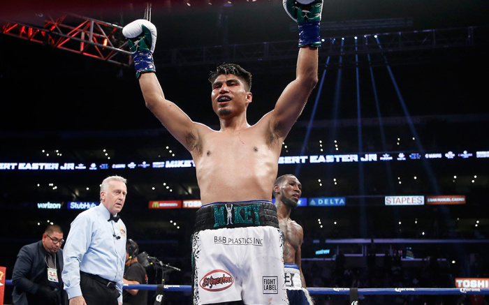 Mikey Garcia bỏ luôn đai WBC hạng nhẹ để thi đấu ở hạng cân mới