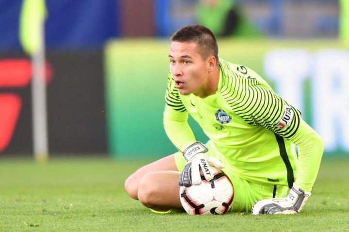 Tin bóng đá Việt Nam 26/4: Thủ môn có chung thầy với Petr Cech sắp ra mắt ông Park?